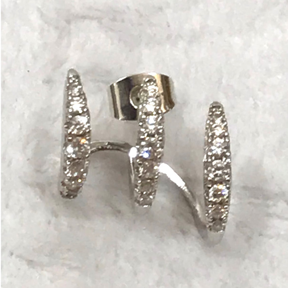 Trendy 3 Claws Cubic Zirconia Gold Tone Post Earrings NWT - Picture 5 of 7